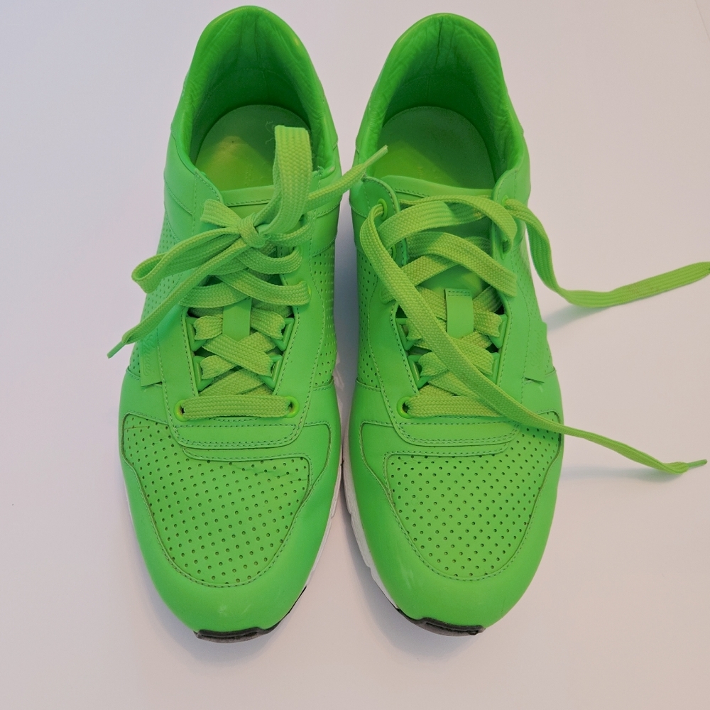 GUCCI neon green ipanema perforated leather lace up sneaker running shoes 10.5